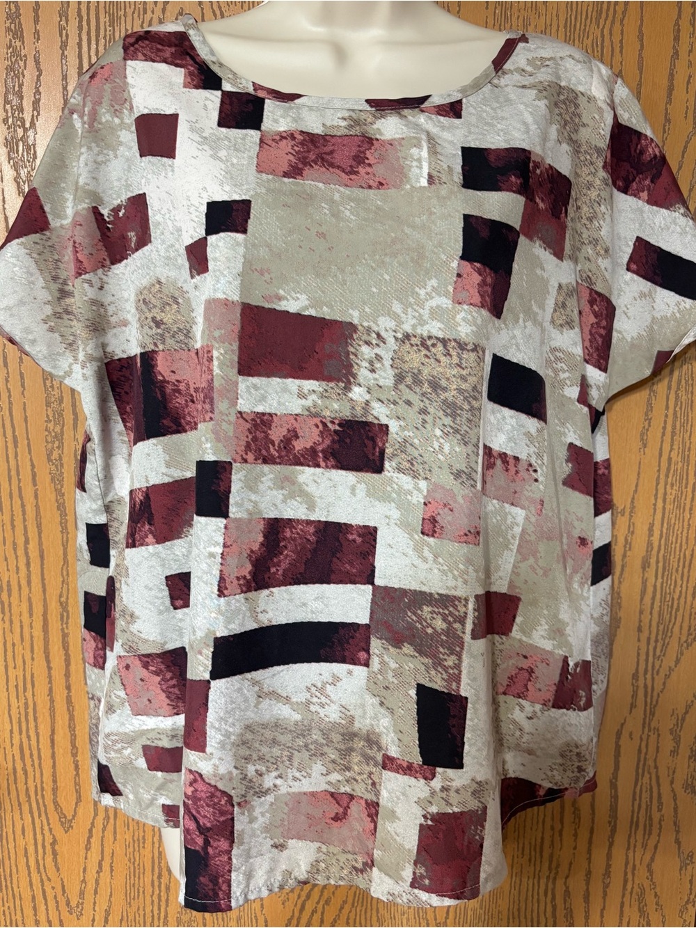 Women's Short Sleeve Abstract Print Top - Burgundy & Cream
